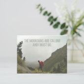 De bergen bellen en ik moet gaan briefkaart (Staand voorkant)