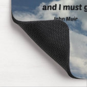 De bergen bellen en ik moet gaan. muismat (Hoek)