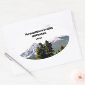 De bergen bellen en ik moet gaan. ovale sticker (Envelop)