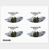 De bergen bellen en ik moet gaan. ovale sticker (Vel)