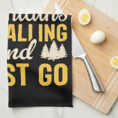 De bergen bellen en ik moet gaan. theedoek (Quarter Fold)