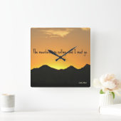 De bergen bellen en ik moet gaan. vierkante klok (Huis)