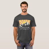 De bergen noemen de Retro Sunrise T-shirt (Voorkant volledig)