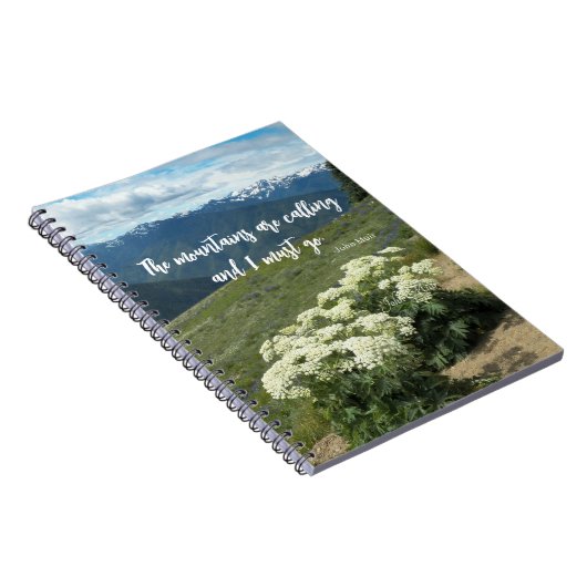 De bergen noemen het Citaat Meadow Wildbloemen Notitieboek (Rechterzijde)