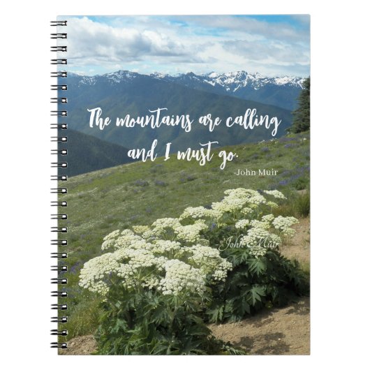 De bergen noemen het Citaat Meadow Wildbloemen Notitieboek (Voorkant)