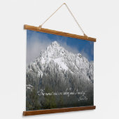 De bergen noemen Quote Snowy Mountain Hangend Wandkleed (Gebogen)