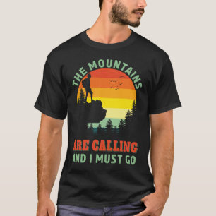 De bergen noemen wandelaars buiten t-shirt