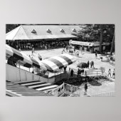 De beroemde Rode en Witte Awnings in Saratoga Race Poster (Voorkant)