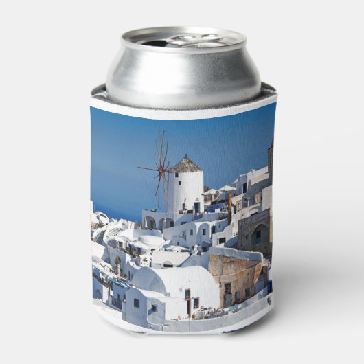 De beroemde windmolens in Oia of Santorini, Grieke Blikjeskoeler (Blikje Voorkant)