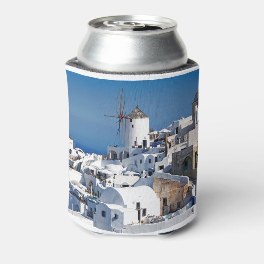 De beroemde windmolens in Oia of Santorini, Grieke Blikjeskoeler (Blikje Achterkant)