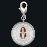 De beste Mam ooit Moderne Klassieke Foto Charm<br><div class="desc">Dit eenvoudige en klassieke ontwerp is samengesteld uit serif typografie en voegt een douanefoto toe. "De beste mam ooit" circuleert de foto van je moeder,  moeder,  moeder,  enzovoort.</div>
