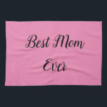 De beste moeder sms-roze theedoek<br><div class="desc">"Best Mom Ever" elegant belichaamd in een levendig lettertype valt op tegen een zachte roze achtergrond, en biedt een oprecht eerbetoon aan de meest gekoesterde matriarchen in een ontwerp dat zowel vet als aanhankelijk is.</div>