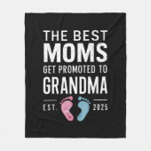 De beste moeders promoveren naar oma EST 2025 Fleece Deken (Voorkant)