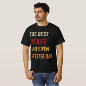 De beste sheriff en nog betere vader t-shirt (Voorkant volledig)