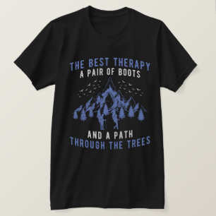 De beste therapie Een paar laarzen Wandelen T-shirt