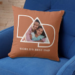 De beste vader van de wereld, Terracotta Foto Kussen<br><div class="desc">De beste pappa fotopiloot ter wereld is versierd met het woord DAD in wit op een terracotta achtergrond. Gemakkelijk aanpasbaar met uw foto.</div>