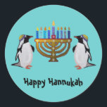 De bevroren gekozen Hannukah Ronde Sticker<br><div class="desc">Grafische illustratie van pinguïns die genieten van de Hannukah menorah lichten. Vier de wonderen van Chanoeka alle acht nachten!</div>