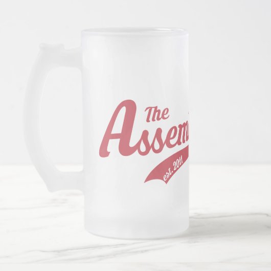 De bevuilde Mok van de Glas met de logo van de de  (Links)