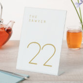 De bewaarder 22 Gold- en White Table Number Reclamebord Met Voetstuk (Insitu)