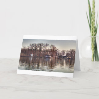 De Bezinningen van de herfst over het Meer van de Kaart