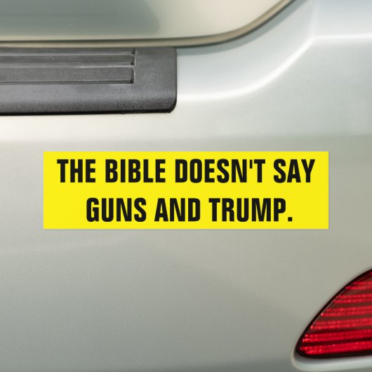 DE BIBLE ZEGT GEEN PISTOLEN EN TRUMP BUMPERSTICKER (Op auto)