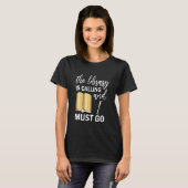 De bibliotheek roept en ik moet gaan Lezen T-shirt (Voorkant volledig)