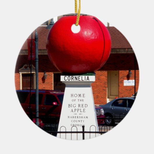 DE BIG RED APPLE - Cornelia, Georgia Keramisch Ornament (Voorkant)