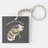 De bijenknieën sleutelhanger (Achterkant)