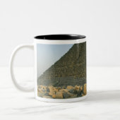 De bijna 5000 2 Pyramiden van Giza Tweekleurige Koffiemok (Links)