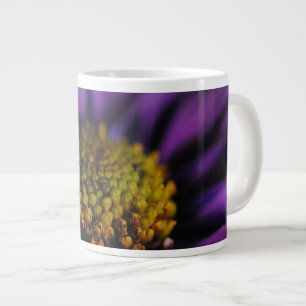 De binnenkant van een paarse bloem Jumbo koffiemok Grote Koffiekop