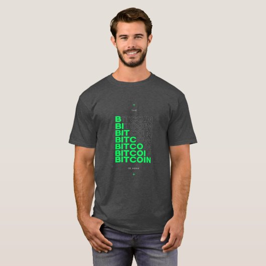 De Bitcoin is hier T-shirt (Voorkant volledig)