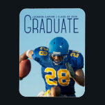 De blauwe Bekleding van het Manuscript Afstuderen  Magneet<br><div class="desc">Afstuderen in hoge blauwe typografie over uw prioritaire portretfoto maakt een eenvoudige afstuderen bekendmaking magnetkaart voor een speler van het football op een sportteam. Pas aan met jouw naam en middelbare school of universitair jaar 2023 op deze minimalistische tekstbekleding afstuderen magneten.</div>