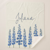 De blauwe bloemen van Delphinium Sherpa Deken (Voorkant)