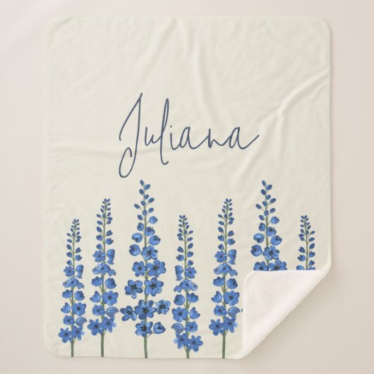 De blauwe bloemen van Delphinium Sherpa Deken (Voorkant)