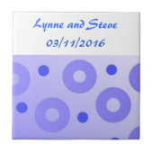 De blauwe Cirkels en de Stippen sparen de Datum Tegeltje (Voorkant)