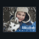 De blauwe Foto van de Vakantie van de Chanoeka van Feestdagenkaart<br><div class="desc">Leuk en pret, is dit vakantiebriefkaart de perfecte manier om de groeten van het seizoen naar vrienden en familie te verzenden. Kenmerkt blauwe waterverfwolk met witte sneeuw en bokeh. Verander de fotosjabloon in uw. De voorzijde en de rug hebben tekst die kan worden veranderd om uw familienaam en terugkeeradres te...</div>