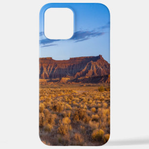 de blauwe hemel is een prachtige bruine heuvel iPhone 12 pro max hoesje