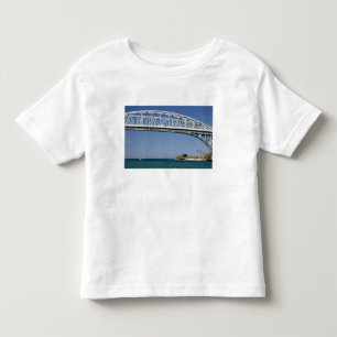 De Blue Water Bridge is een brug met twee overspan Kinder Shirts