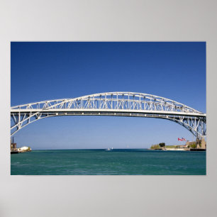 De Blue Water Bridge is een tweeledige brug Poster