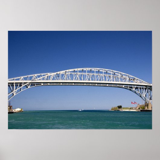 De Blue Water Bridge is een tweeledige brug Poster (Voorkant)