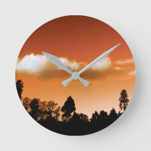 De bomen van de zonsondergang ronde klok