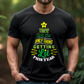 De boom is niet het enige wat met Kerstmis verlich T-shirt