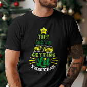 De boom is niet het enige wat met Kerstmis verlich T-shirt