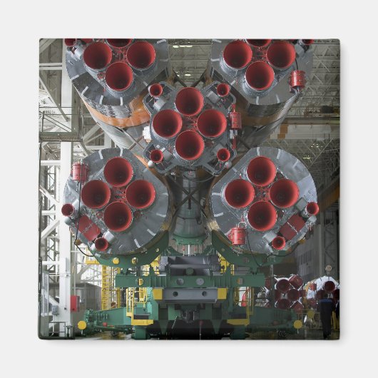 De boosters van het TMA-14-ruimtevaartuig Soyuz Magneet (Voorkant)