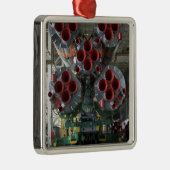 De boosters van het TMA-14-ruimtevaartuig Soyuz Metalen Ornament (Rechts)