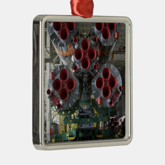 De boosters van het TMA-14-ruimtevaartuig Soyuz Metalen Ornament (Rechts)