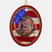 De brandweerman herinnert zich de gevallen keramisch ornament (Rechts)