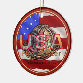 De brandweerman herinnert zich de gevallen keramisch ornament (Links)