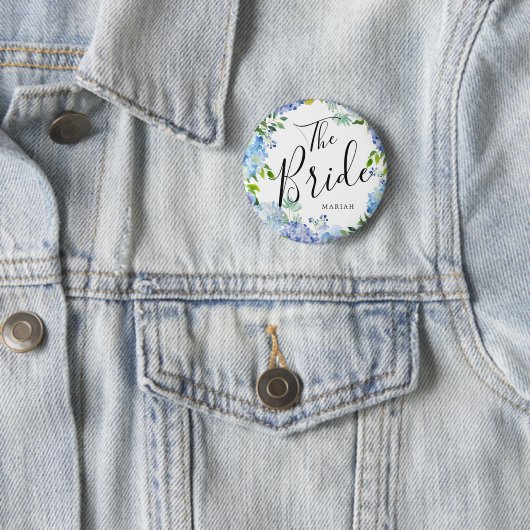 De bride | Carolina Bloom Custom Name Wedding Ronde Button 5,7 Cm (In situ)