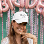 De bride Persoonlijke Chinees Minimalistische Wedd Trucker Pet<br><div class="desc">Dit chemische,  eenvoudige bruidruitvormig pet kenmerkt jouw naam onder elegante zwarte typografie die de Bride leest. Pas deze elegante,  moderne petten van het bruidsfeest aan voor je bruiloft.</div>